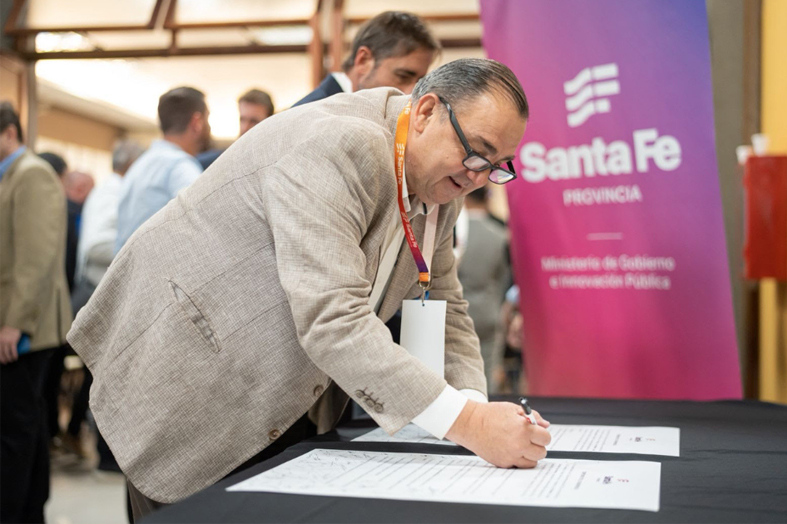 Santa Fe adhirió al “Compromiso por la Transparencia” | Bumerang News